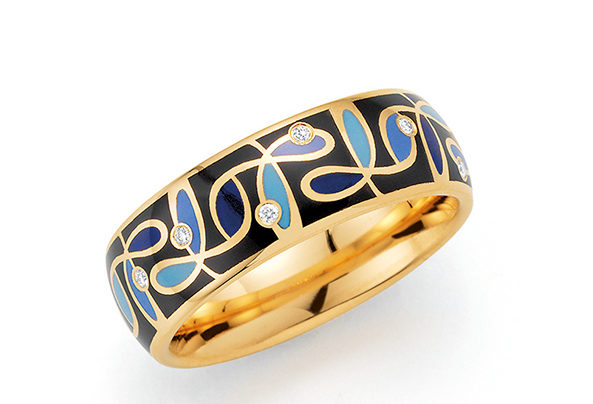 Goldener Ring mit schwarzgoldenem Muster